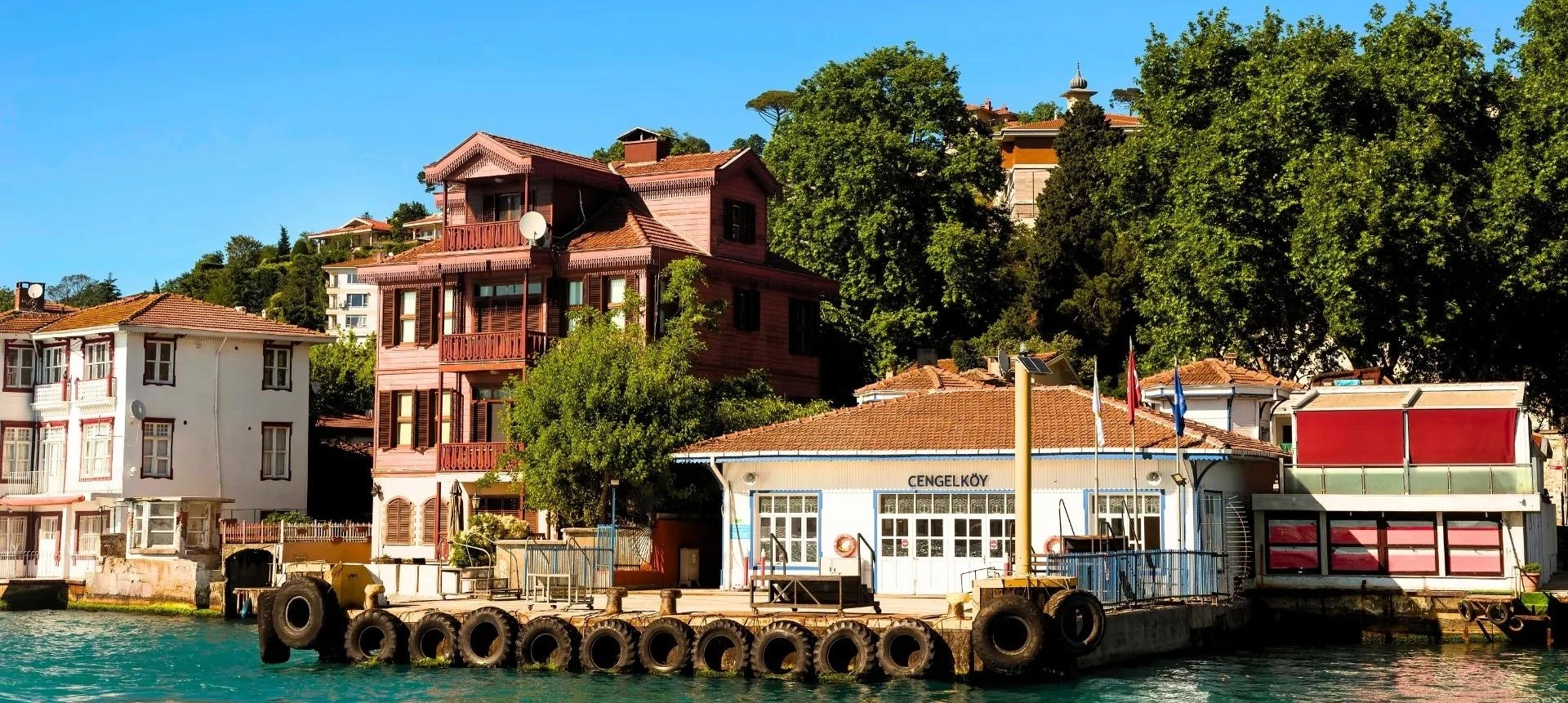 Çengelköy Istanbul Bosphorus waterfront historic Çınaraltı Ottoman houses private walking tour