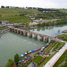 Dicle Bridge (On Gozlu Bridge)