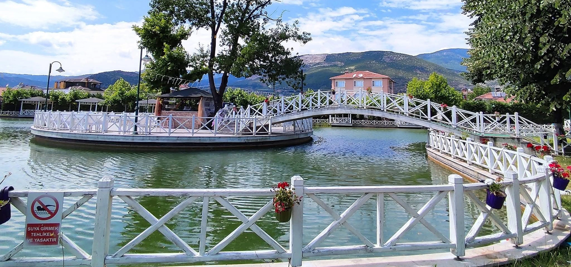 Pamukova Golpark Sakarya lake park recreation and green landscape