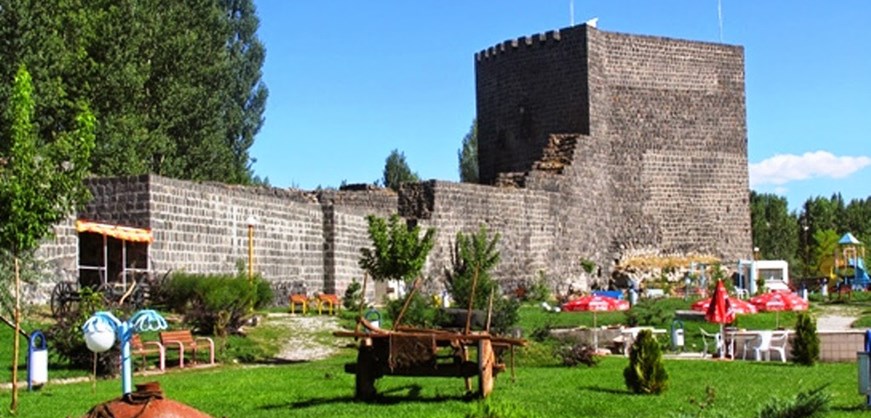 Mus Castle