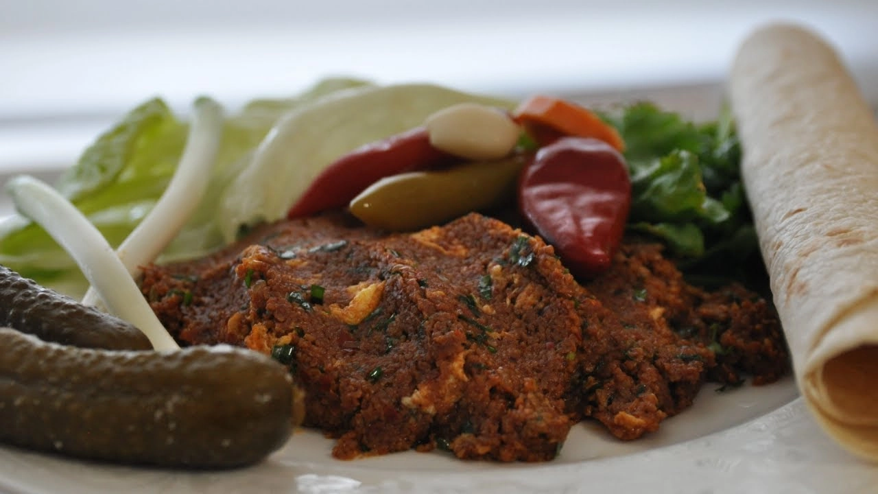 Private Sanliurfa food and old city tour featuring Urfa egg meatballs