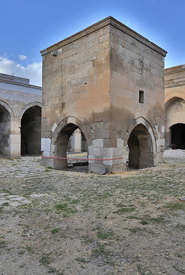 
Caravasar de Agzikarahan