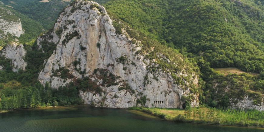 Tumbas en roca de Asarkale