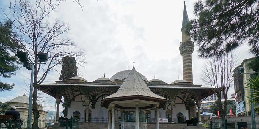 Mezquita Gulbahar Hatun