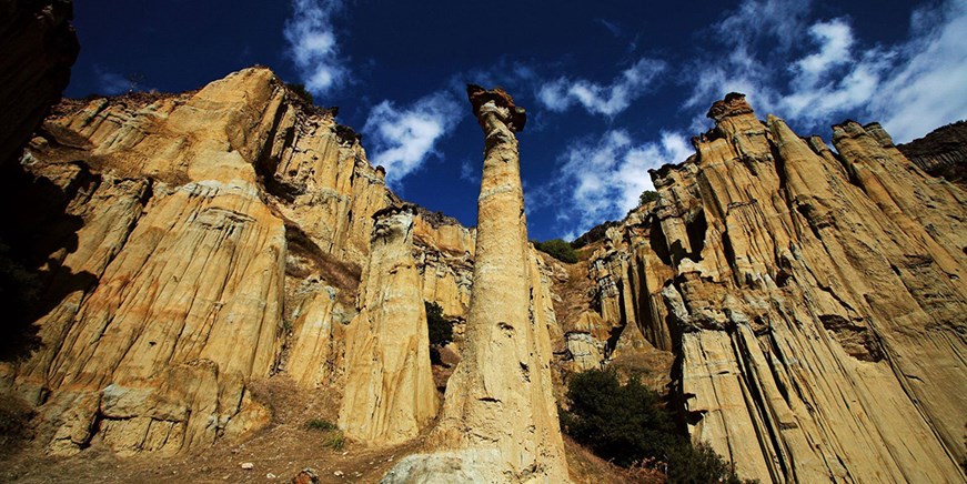 Geoparque de Kula y Chimeneas de Hadas