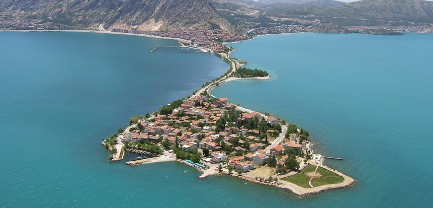 Lago Egirdir y Ciudad