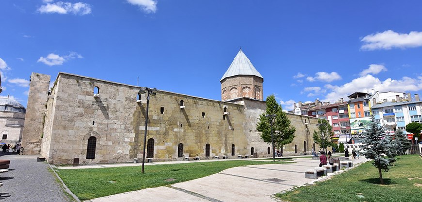 Madraza y Hospital Sifaiye