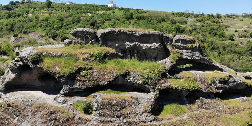 Valle Arqueológico de las Cuevas de Tekkeköy