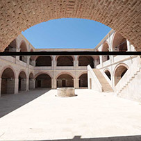 Deveciler-Karawanserei – historische Herberge an der Seidenstraße