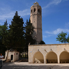 Die Große (Ulu)-Moschee und der Jesus-Brunnen