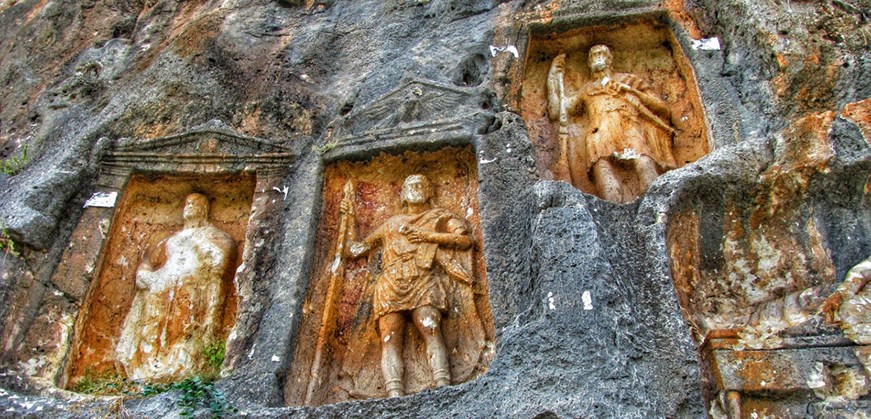 Adamkayalar – Menschenfelsen