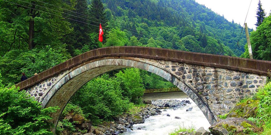 Fırtına-Fluss und Brücken