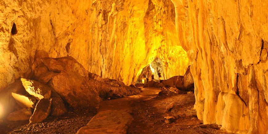 İnalti-Höhle