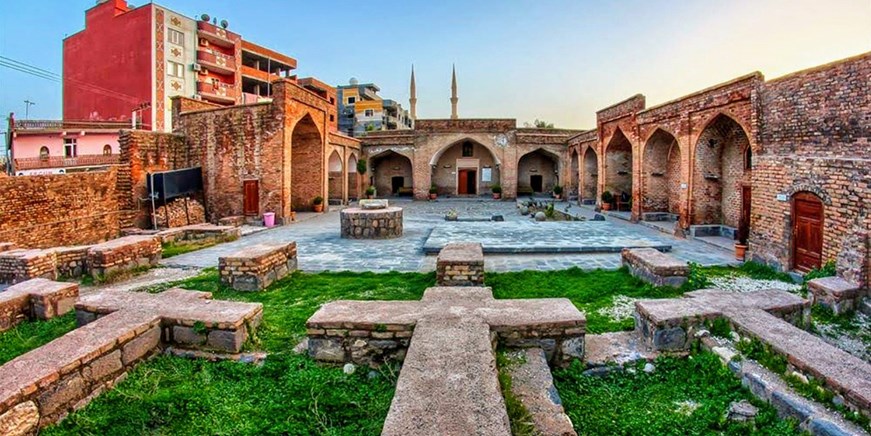 Kırmızı Medrese (Rote Medrese)