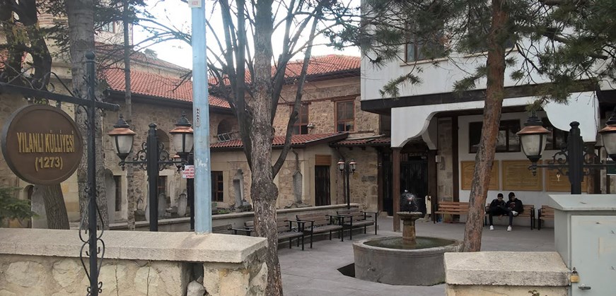 Yılanlı-Moschee & Komplex