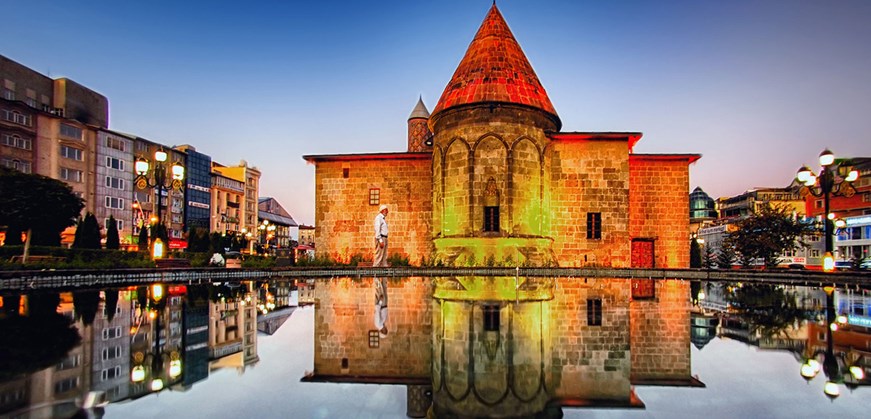 La Yakutiye Madrasa (Yakutiye Medresesi)
