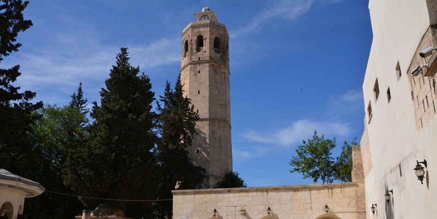 A Grande Mesquita (Ulu) e o Poço de Jesus
